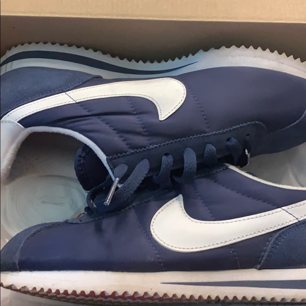 NIKE CORTEZ BRAND NEW WORN TWICE 6.5Y